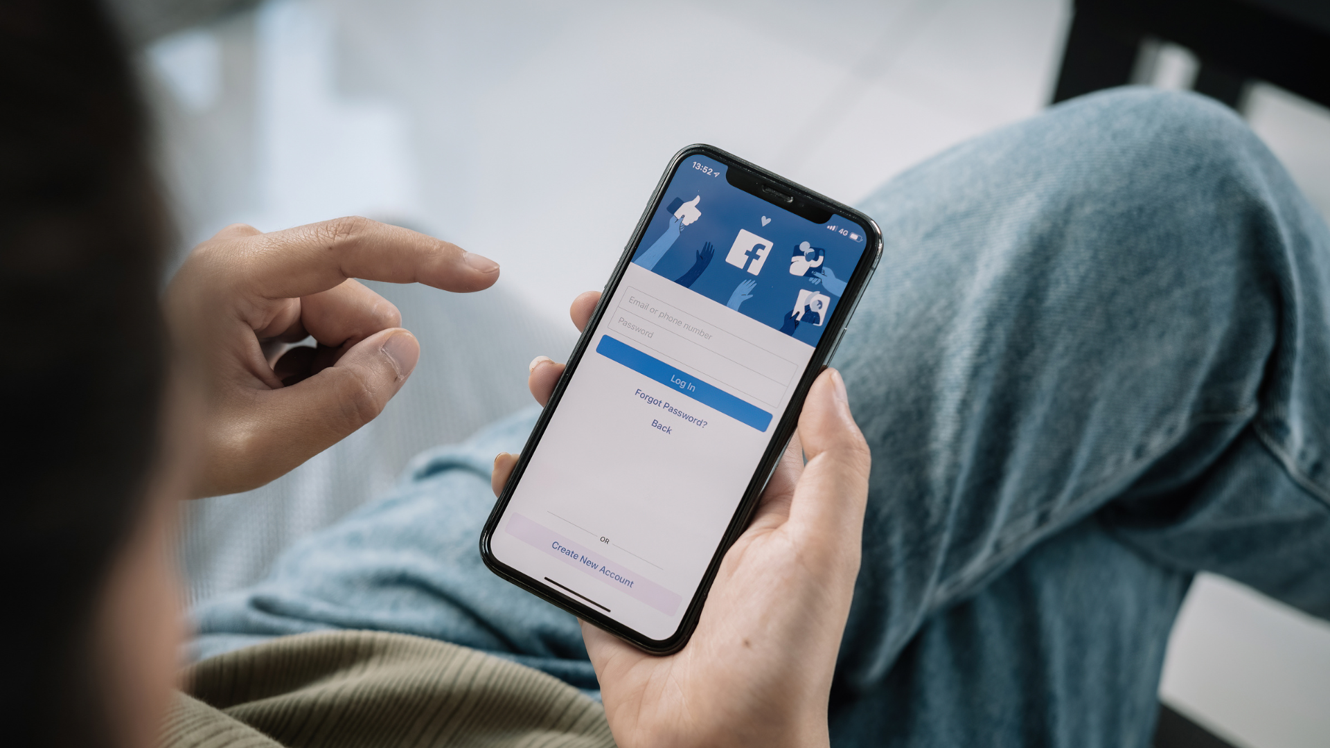 Read more about the article How To Manage Your Social Media Accounts Effectively