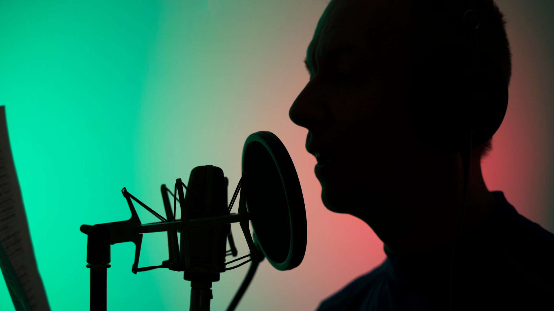 Read more about the article Behind the Voices: The Art of Voice Acting in Animation
